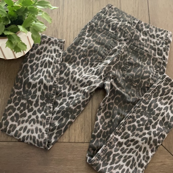 Zara High Waisted Gray Leopard Print Pants - Picture 4 of 6